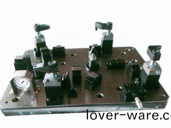 齒輪(lun)室罩(zhao)蓋液壓(ya)裌(jia)具(ju)